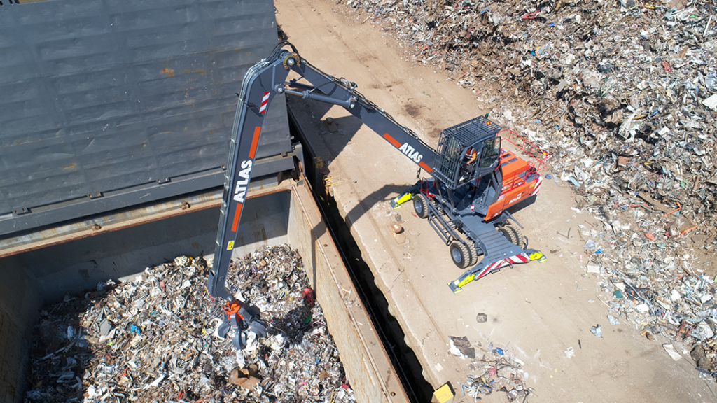 Atlas 350MH material handler loading scrap metal on dock side